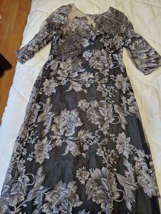 Продам нарядное вечернее платье новое