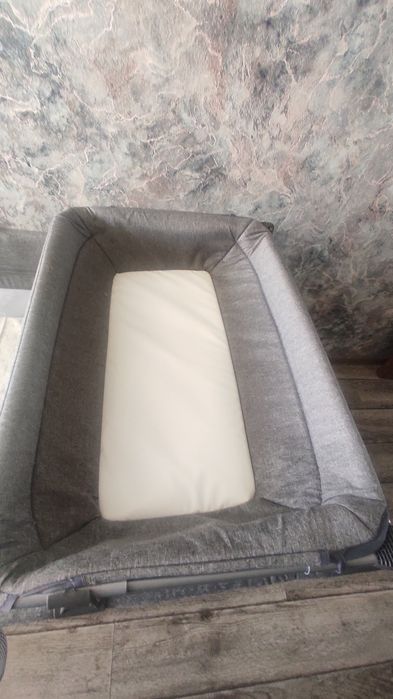 Детская кроватка-манеж