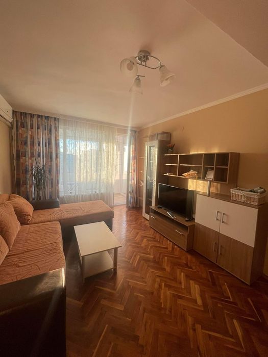 Дава се под наем Тристаен апартамент в Бургас, Лазур - 100 кв.м за 561 € - Снимка #1