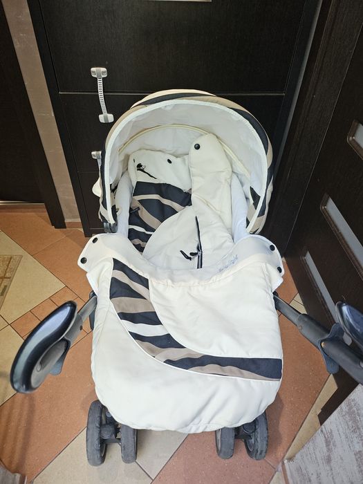 Комбинирана количка с нормални следи от употреба