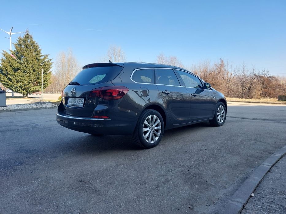 Vand Opel Astra, Full Oprions, An  2016, Preț 5250 €. Negociabil