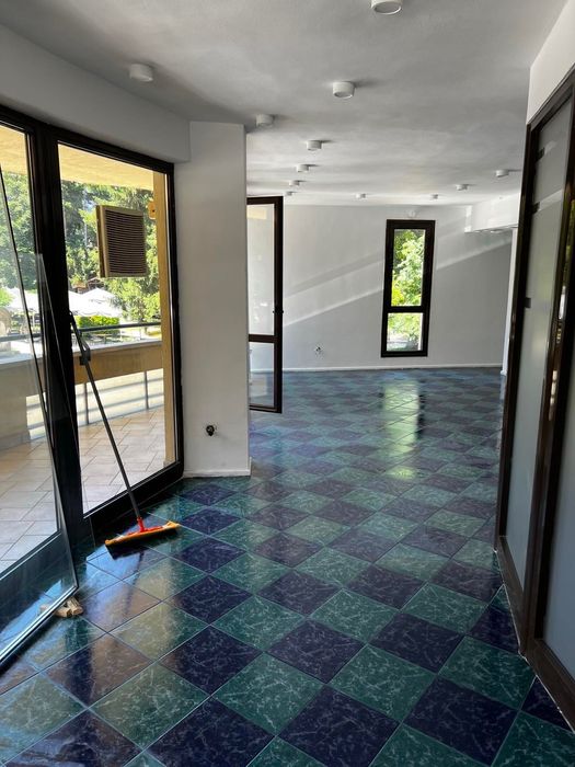 Дава се под наем Магазин в Разлог - 95 кв.м за 459 € - Снимка #2