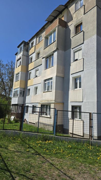 De vanzare apartament 3 camere etaj 1