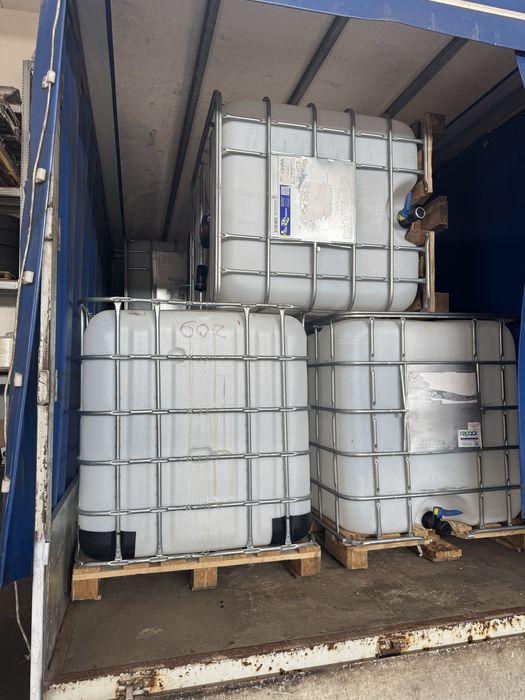 Bazine IBC 1000 l  butoaie . Cu posibilitate de transport.