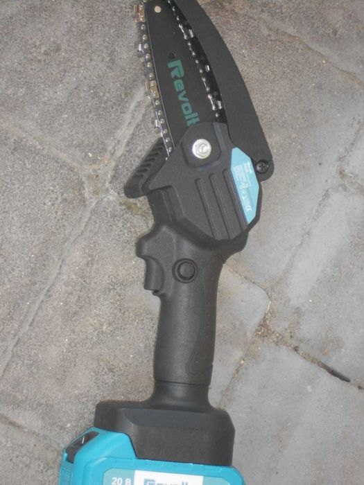 Fierastrau cu lant fara fir Revolt BCS 202 mini drujba de curat copaci