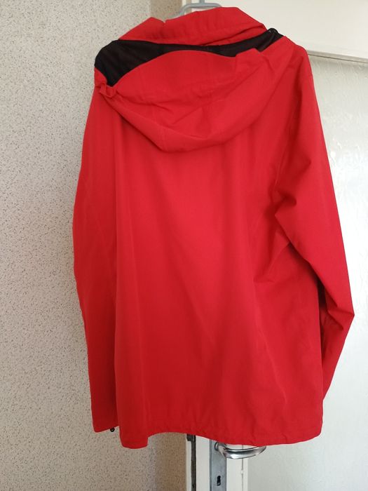 Продавам пролет/есенно яке.