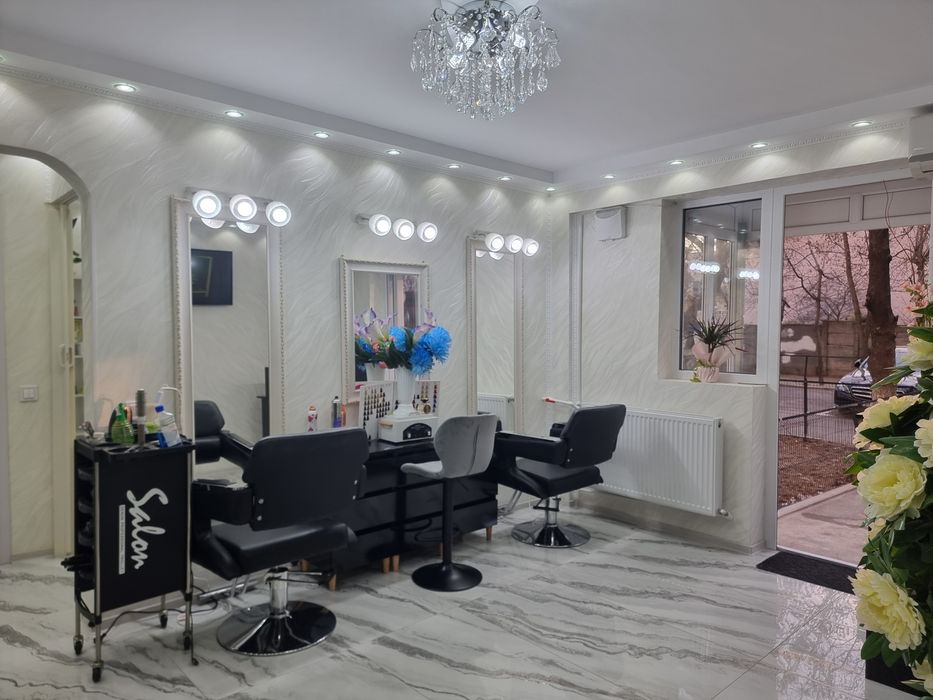 Montaj extensii par natural salon inchiriere