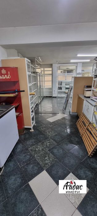 Магазин в близост до Аязмо