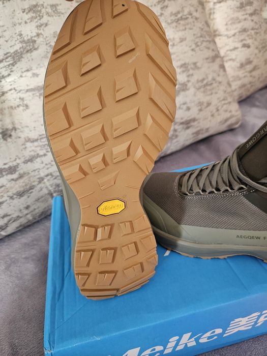 Продам обувь MEIKE