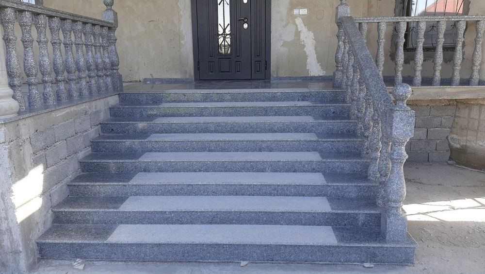 Гранит травертин мрамор балясины тумба перила итд