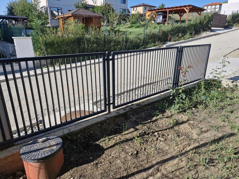 Vand poarta acces auto si pietonal + panouri gard