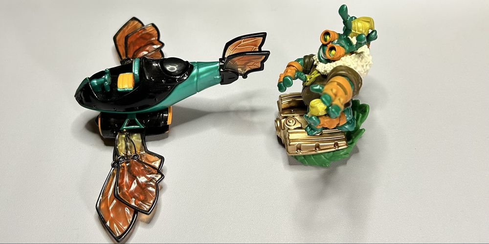 Figurine Skylanders Superchargers rare, Thrillpede & Buzz Wing Vehicle autentice