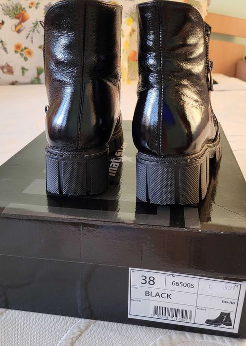 Боти черни естествен лак mat star