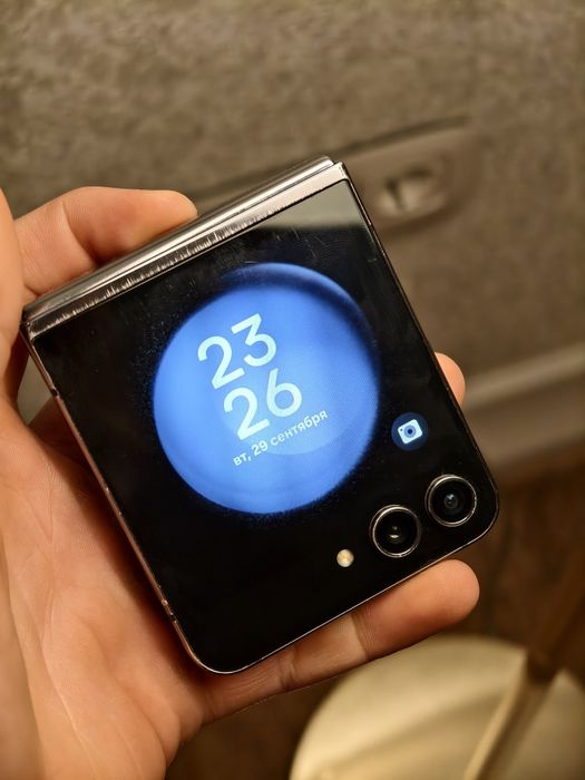 Samsung Galaxy Z flip 5 256 gb