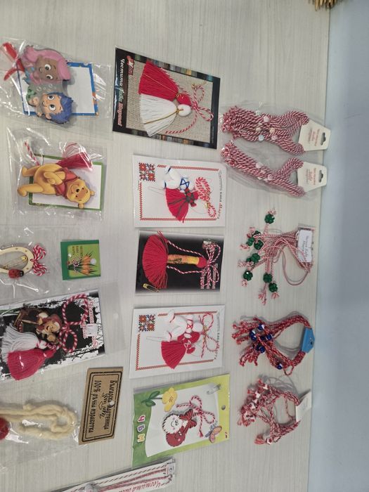 Лот мартенички за всички 8 лв