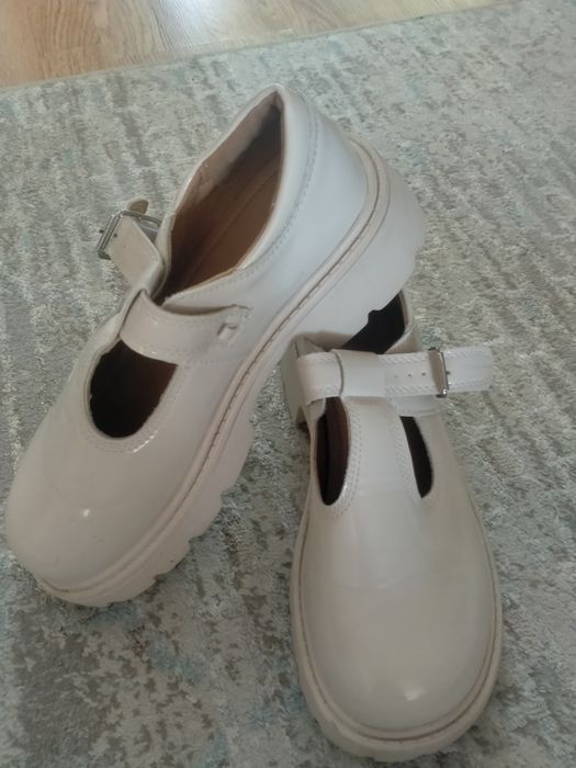 Продам женский туфли