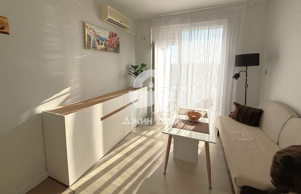 Просторен стилен двустаен апартамент в к-с Съни Дей 3”, к.к. Слънчев