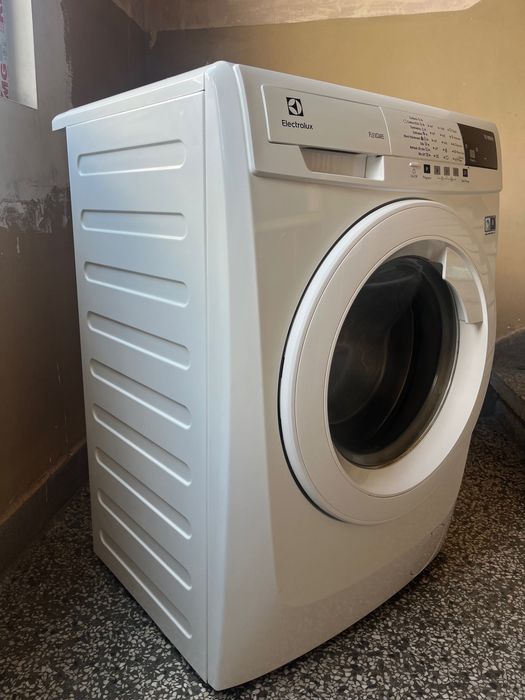 Пералня Electrolux EWF1074BW/ За части