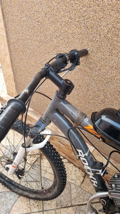 Bicicletă rockrider st 120s modificată cu motor 80cc 2t