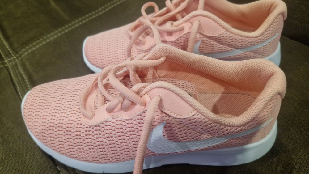 Adidasi dama de vanzare