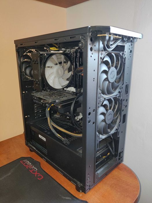 Vând PC pentru Gaming