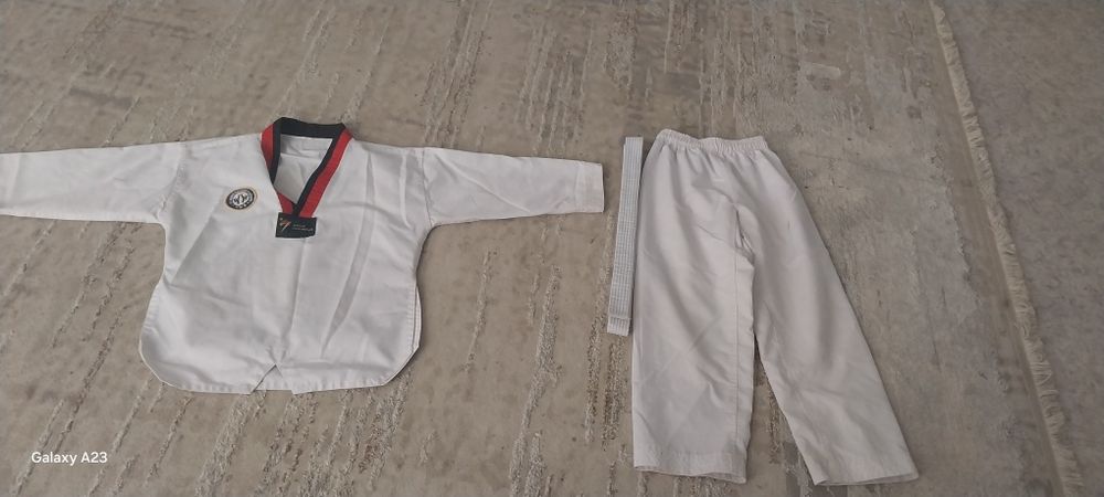 Продам экеперовку тхэквондо и кимано  wtf