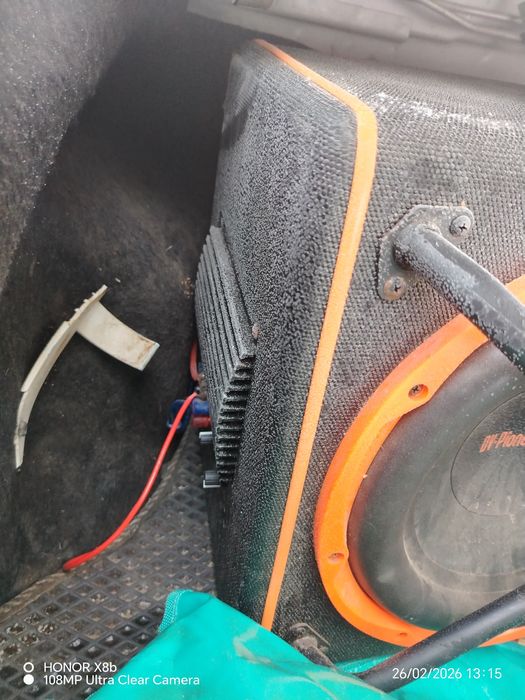 Продам Саббуфер отличном состояние