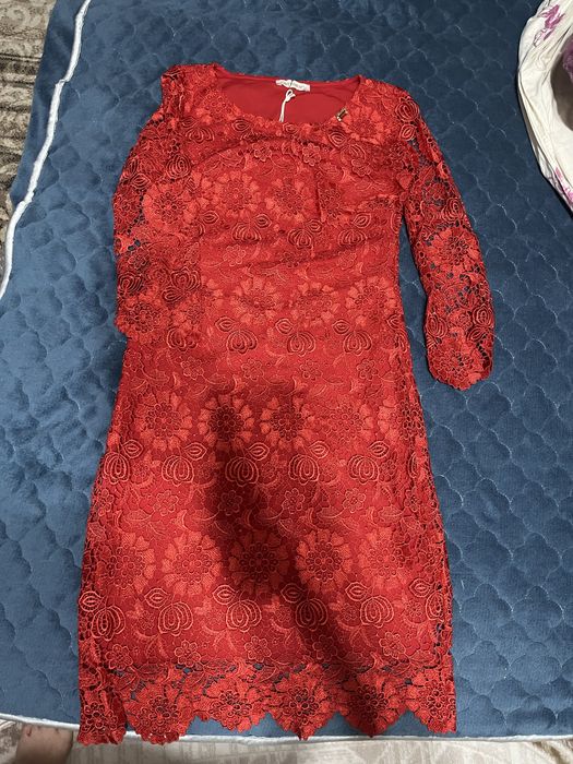 Красивое красное платье