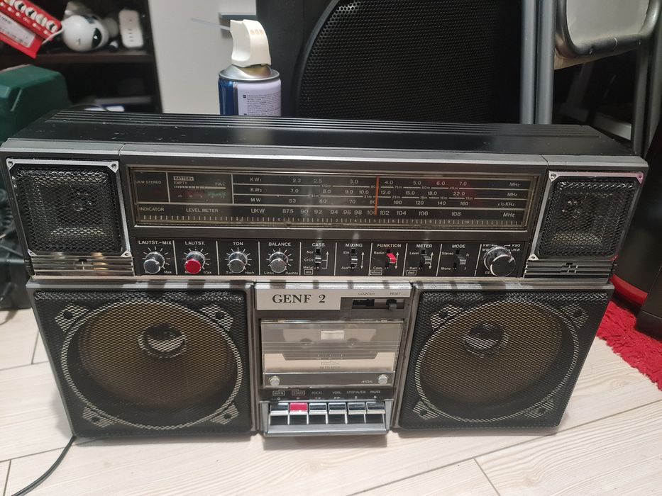 Radiocasetofon GENF2 de colecție