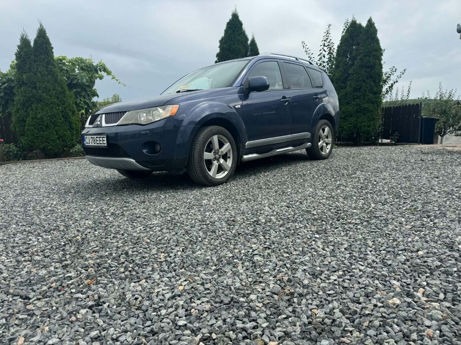 Vând Mitsubishi Outlander