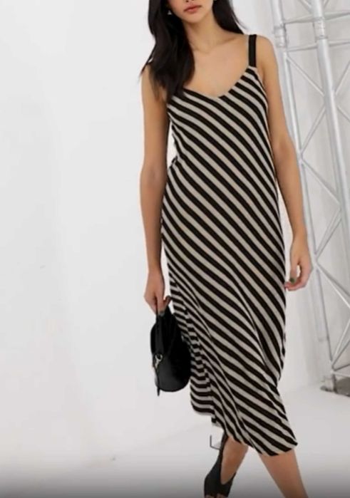 Rochie in forma de A dungi NOUA_Stradivarius_M fete/femei