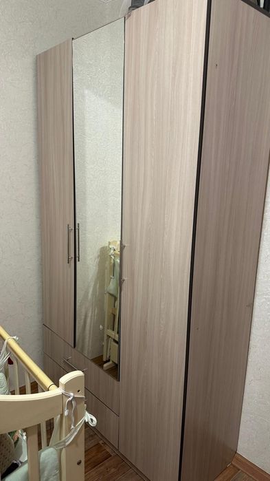 Продам две кровати и шкаф