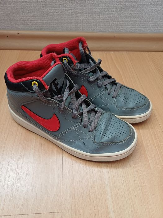 Два чифта зимни обувки