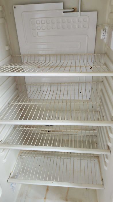 Продавам немски хладилник
