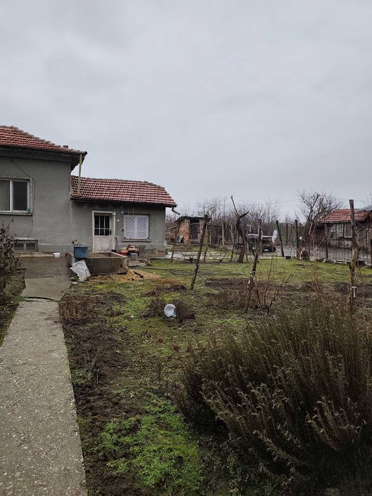 Продава се Къща в Гулянци - 70 кв.м за 51 €/кв.м - Снимка #1