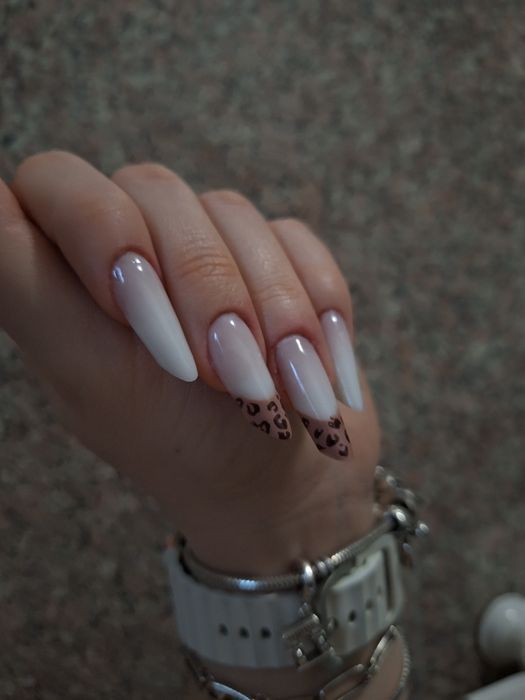 Manichiura iasi-unghii cu gel sau semi