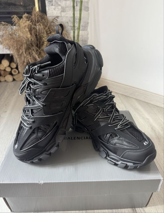 Balenciaga track 43