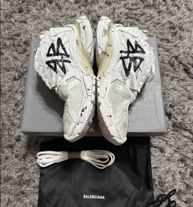 Balenciaga runner graffiti