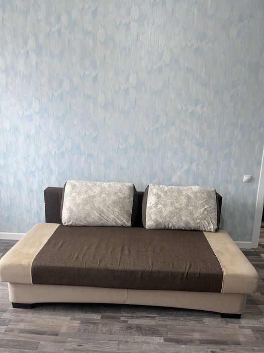 Продам диван за 10 тыс тенге.