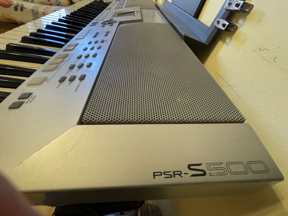 Синтезато YAMAHA PSR-S500+стойка+калъф