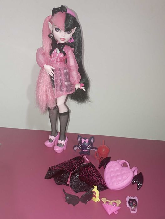 Păpușă monster high first wave (basic )Draculaura