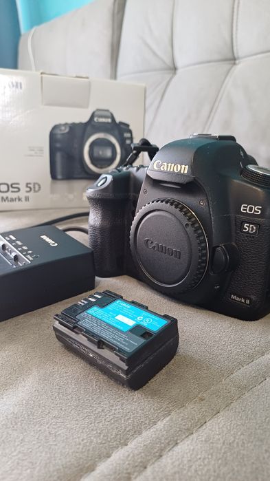 Зеркальный фотоаппарат Canon 5D Mark 2