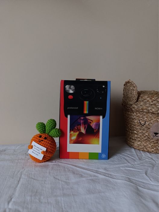 Polaroid Now+ – чисто нов фотоапарат + подарък плетено морковче