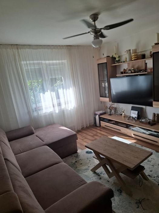 Apartament  2 camere  semidecomandat   bloc  reabilitat termic   la 50 m de scoala 99 si gradinita floare albastra