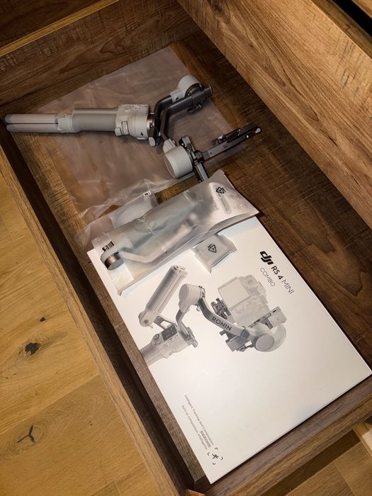 Stabilizator camera DJI RS4 Mini Combo