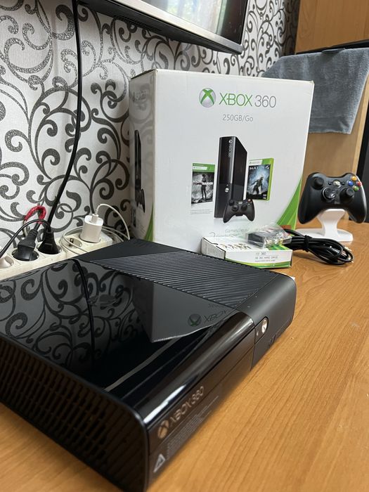 Xbox 360E 250 gb freeboot