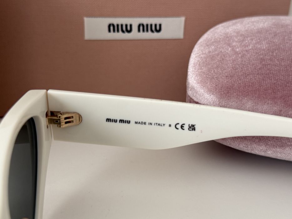 Слънчеви очила MIU MIU бял цвят