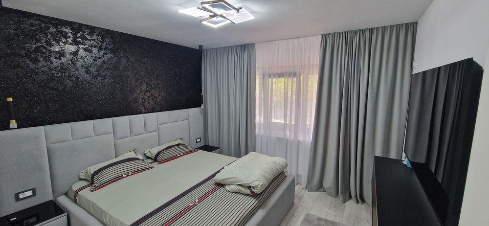 Vând apartament 4 camere decomandat !!