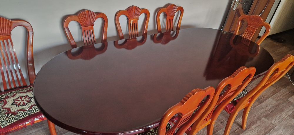 Стол стуллари билан