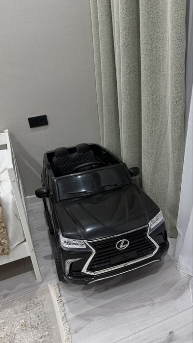 Продам игрушечный лексус